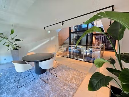 terbeschikkingstelling van infrastructuur in vernieuwde kantoren met parking  v.a. 21 m²  