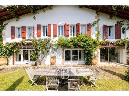 sare  maison de charme entouree de verdure  calme et vue montagnes