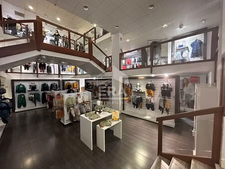 chateauroux - hyper centre - local commercial de 700 m² avec réserve.