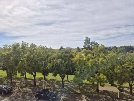 location appartement 2 pièces 43m2 miramas 13140 - 720 € - surface privée