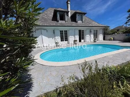 proximite immediate oloron - tres belle villa renovee t6 avec piscine et jardin clos -