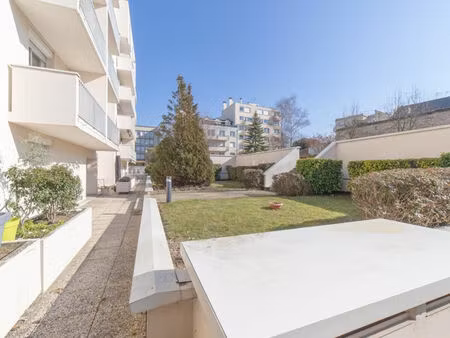 vente appartement reims 51100 - 208000 € - surface privée