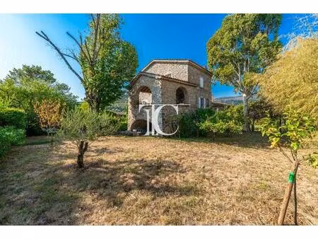 mas 198m² habitables  3000m² de terrain   a deux pas de tous commerces