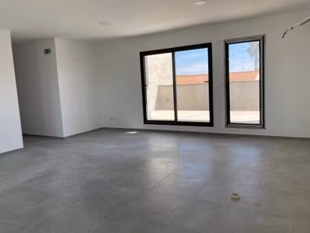 location bureau 70m2 villeneuve-de-la-raho 66180 - 850 € - surface privée