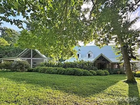 maison à vendre 6 pièces + appartement t2 à saint claude (971)