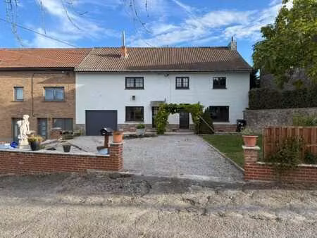 charmante maison avec jardin et garage–sambreville