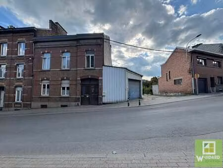 immeuble de rapport avec 3 appts + grand entrepôt