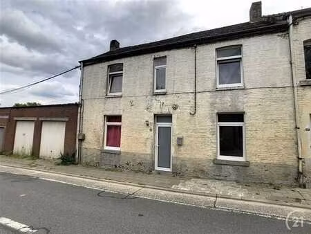 maison 2 façades offrant 3 chambres  2 garages  jardin et te