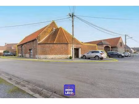 corps de ferme: habitation  cabinet médical  chambres d'hôt