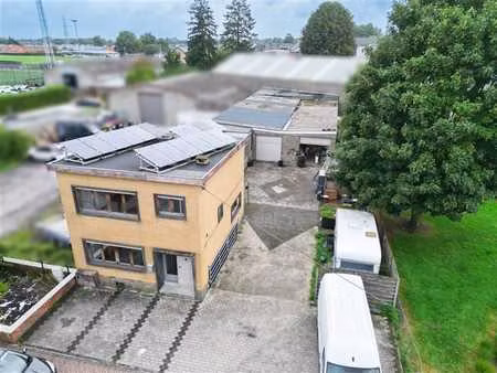 maison 4 façades avec entrepôt !