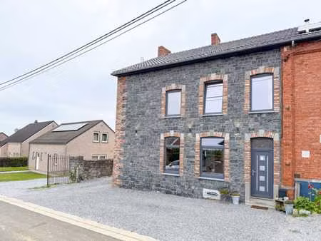 venez découvrir cette superbe maison située à aisemont !