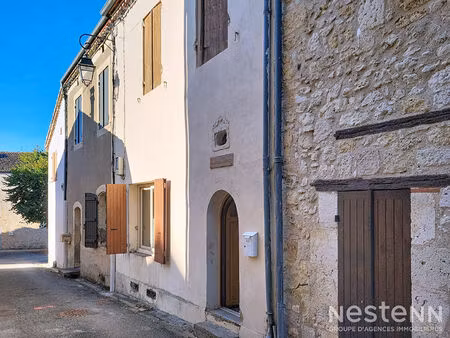 a vendre maison de village en pierre de 91 m² avec trois pièces et jardin entre condom et 