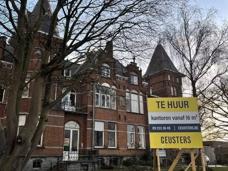 full service kantoren in kasteel op toplocatie in lochristi