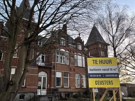 full service kantoren in kasteel op toplocatie in lochristi