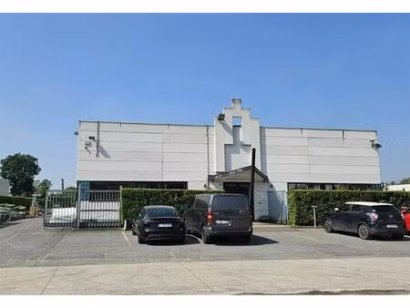 semi-industrie met verhard terrein