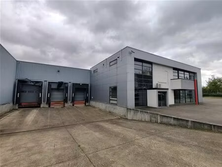 bedrijfspand naast n80