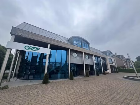 kantoor te huur aan de op- en afrit van sint-job