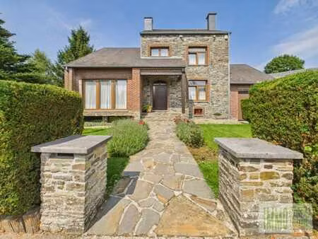 propriété bénéficiant d'un grand hall à fays-les-veneurs