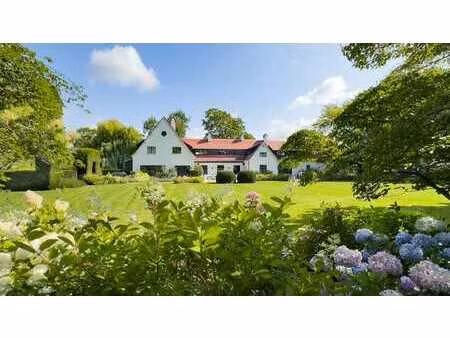 elegante propriete sur terrain de pres de 2ha