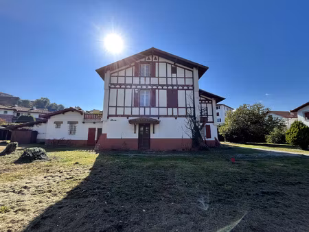 belle maison basque au coeur de la ville sur 1386 m2 de terra