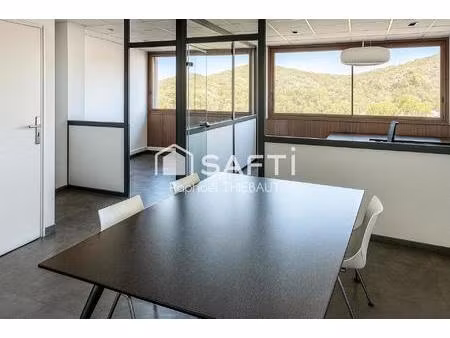 location local professionnel 53 m² +parking inclus