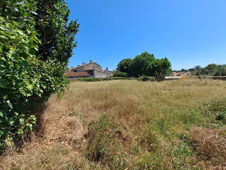 terrain constructible de 433 m² situé sur la commune de rives d'autise hors lotissement