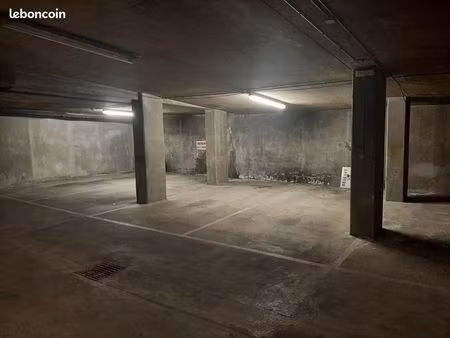 parking/box 4 pièces 40 m²