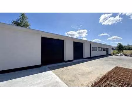 bureau rénové avec entrepôt à louer près de la n16 à temse