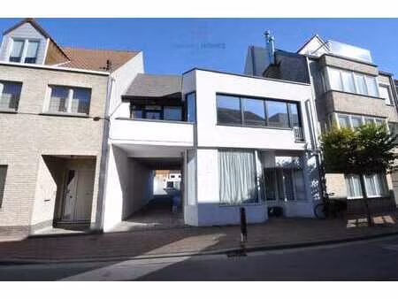 emplacements de voiture à louer au centre de heist