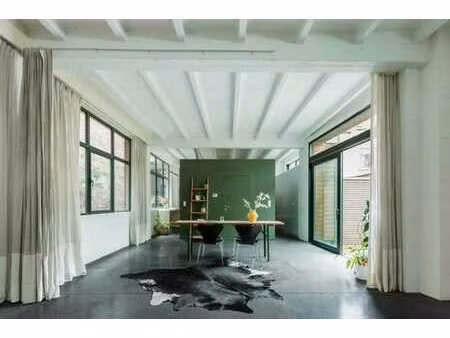 loft de plain-pied unique avec jardin en ville