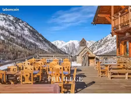 local 247 m² isola