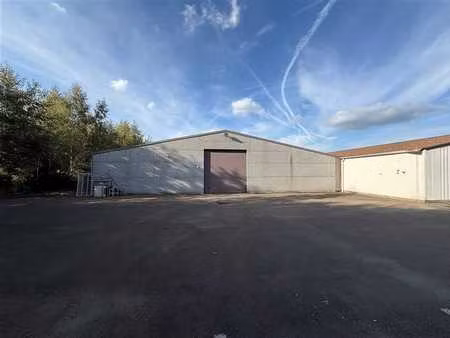 entrepôt de +- 1100m² idéalement situé