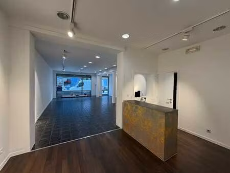 excellent emplacement  150m2 de commerce + 100m2 de stockage