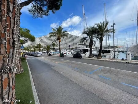 local restaurant 91 m²