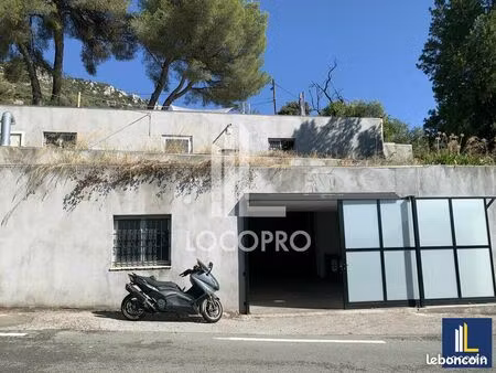 local d'activité 850 m²