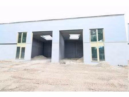 superbe entrepôt tout neuf à louer !!