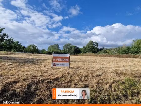 terrain 3 238 m² moustier