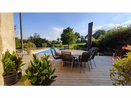 calme  verdure et authenticité : maison avec piscine et dépe