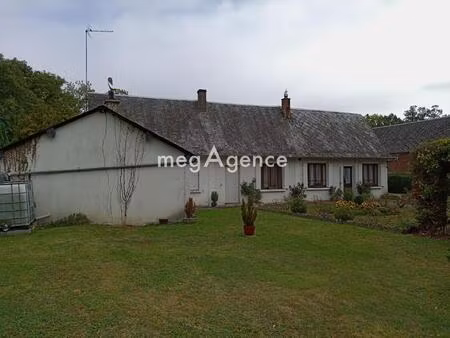 maison d'environ 85 m² comprenant 3 chambres  nombreuses dépendances  terrain de 3881 m²