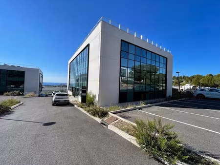 location locaux professionnels 96 m² à la ciotat (13600)  1 560 €