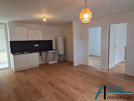 dennevy petit t3 rénové au rdc avec jardinet