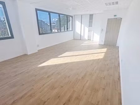 location locaux professionnels 39 m² à muret (31600)  590 €