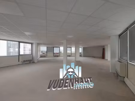 bureaux vide 391 m²