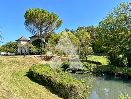 maison aynac 149m²  8 pièces  6 chambres.