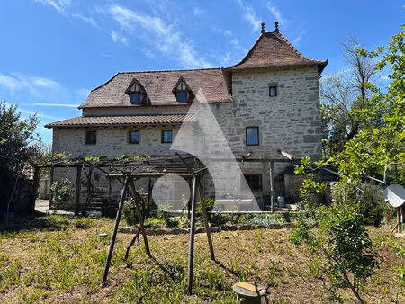 ensemble de deux maisons individuelles 334m²  9 chambres  11 pièces à brengues avec piscin
