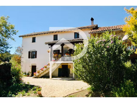 propriété avec gîte dans le ségala