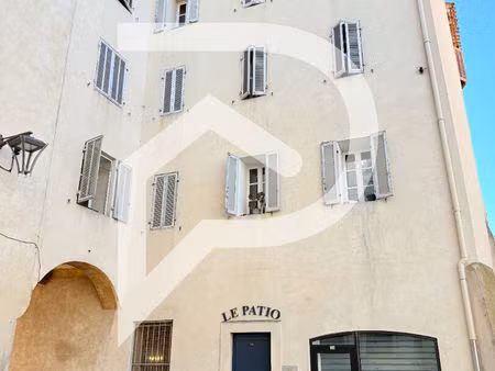 immeuble de 11 appartements et deux commerces