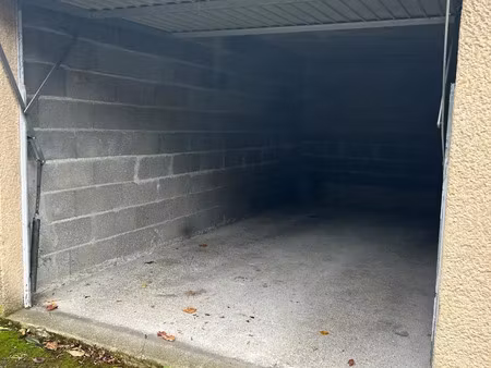 parking à louer - riom (63) - 90€