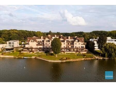 te koop in berlare: luxueus appartement met adembenemend zicht op het donkmeer – berlare