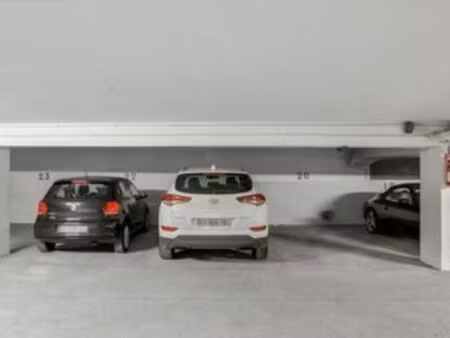 grande place de parking versailles